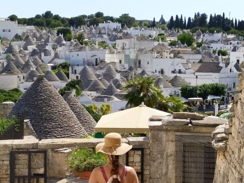 I ponti del 25 aprile e del 1 maggio, ideali per visitare i Trulli della Puglia. Le strutture turistiche sono già al completo? Ecco a voi alcune&nbsp;soluzioni.